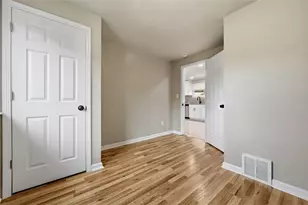 270 Fiesta Dr, Pittsburgh, PA 15239 - Photo 20