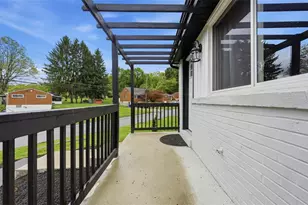 270 Fiesta Dr, Pittsburgh, PA 15239 - Photo 2