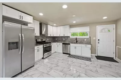 270 Fiesta Dr, Pittsburgh, PA 15239 - Photo 8