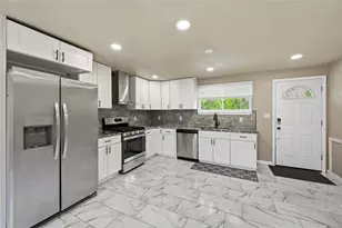 270 Fiesta Dr, Pittsburgh, PA 15239 - Photo 8