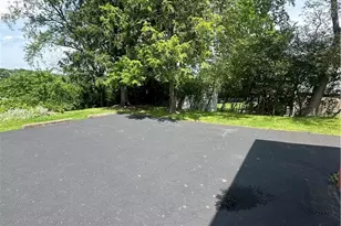 200 Arla Dr, Green Tree, PA 15220 - Photo 12