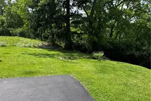 200 Arla Dr, Green Tree, PA 15220 - Photo 16