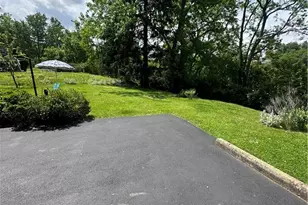 200 Arla Dr, Green Tree, PA 15220 - Photo 14