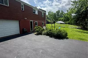 200 Arla Dr, Green Tree, PA 15220 - Photo 14