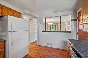 3210 Thornwood Dr, Bethel Park, PA 15102 - Photo 8