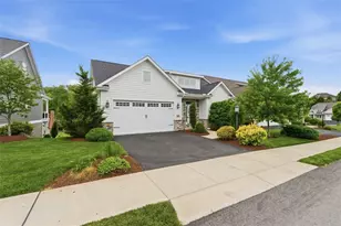 214 Maid Marion Ln, Canonsburg, PA 15317 - Photo 2