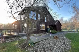 421 Hayes Ln, New Castle, PA 16105 - Photo 2