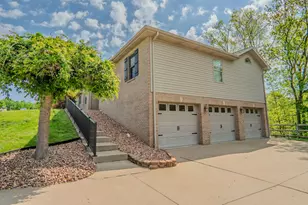 108 Sunray Dr, Center Township, PA 15001 - Photo 6