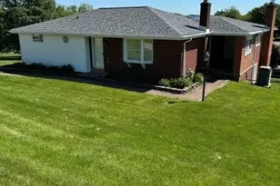 352 Crescent Dr, Canton Township, PA 15301 - Photo 4