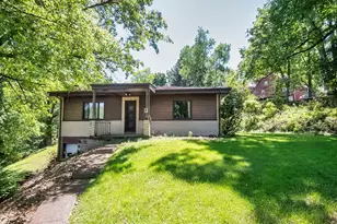 834 Hawthorne Dr, Blackridge, PA 15235 - Photo 2