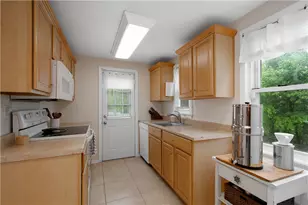 383 Woodcliff Cir, Scott Township, PA 15243 - Photo 10