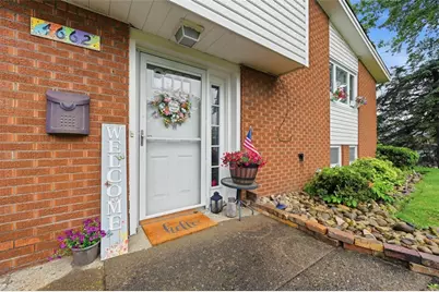 4662 Mapledale Dr, Pittsburgh, PA 15120 - Photo 2