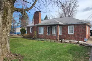 907 Arlington Dr, Pymatuning Township, PA 16125 - Photo 2