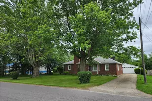 907 Arlington Dr, Pymatuning Township, PA 16125 - Photo 1
