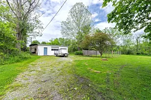 118 E Hillis St, Youngwood, PA 15697 - Photo 4