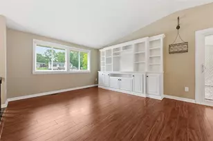 323 Alamo Dr, Pittsburgh, PA 15241 - Photo 4