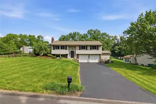 323 Alamo Dr, Pittsburgh, PA 15241 - Photo 2