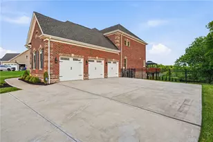 308 Longmore Dr, Adams Township, PA 16046 - Photo 42