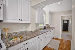 2406 Morrow Pl, Bethel Park, PA 15102 - Photo 14