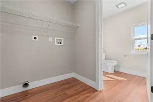 838 Eureka St, Pittsburgh, PA 15210 - Photo 10
