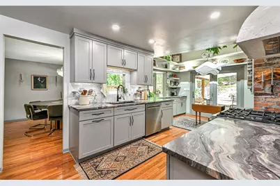 109 Colwyn Rd, Ross Twp, PA 15237 - Photo 2