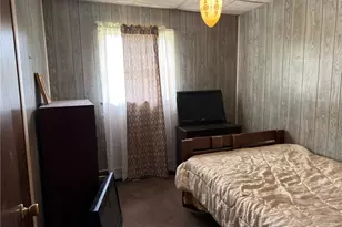 100 Penn St, Green/Commdre/Prchse, PA 15724 - Photo 16