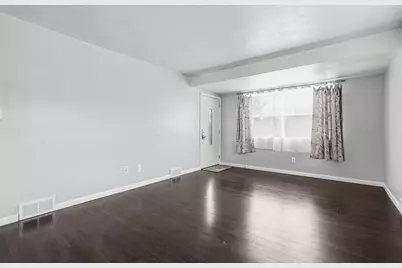 102 Dunbar Dr, Wilkins Township, PA 15235 - Photo 2