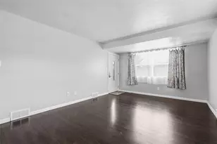 102 Dunbar Dr, Wilkins Township, PA 15235 - Photo 2