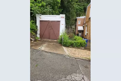 1002 Goehring St, Pittsburgh, PA 15212 - Photo 2