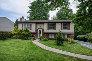 105 Nanton Way, Robinson Twp, PA 15108 - Photo 2