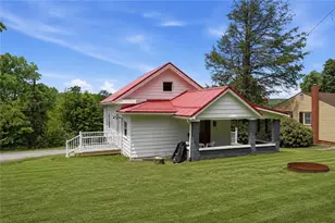 28 Bredin Ave, Twp of But SW, PA 16045 - Photo 2