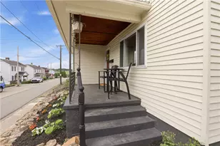 136 Morewood St, Mt Pleasant Boro, PA 15666 - Photo 4
