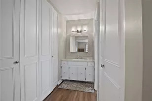 5825 Fifth Ave, Pittsburgh, PA 15232 - Photo 8