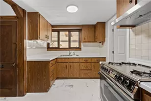 2030 Wesley St, McKeesport, PA 15132 - Photo 8