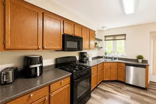 122 Broadstone Dr, Adams Township, PA 16046 - Photo 4