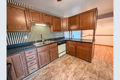 102 Lyn Dale Dr, Center Township, PA 16001 - Photo 8
