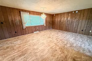 102 Lyn Dale Dr, Center Township, PA 16001 - Photo 28