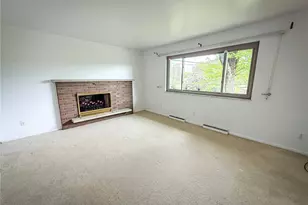 102 Lyn Dale Dr, Center Township, PA 16001 - Photo 2