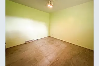 102 Lyn Dale Dr, Center Township, PA 16001 - Photo 14