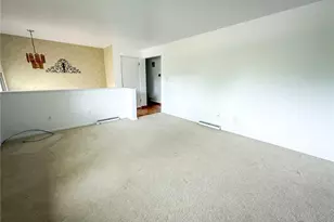 102 Lyn Dale Dr, Center Township, PA 16001 - Photo 4