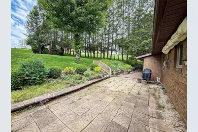 102 Lyn Dale Dr, Center Township, PA 16001 - Photo 36