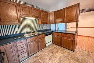 102 Lyn Dale Dr, Center Township, PA 16001 - Photo 8