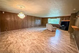 102 Lyn Dale Dr, Center Township, PA 16001 - Photo 26