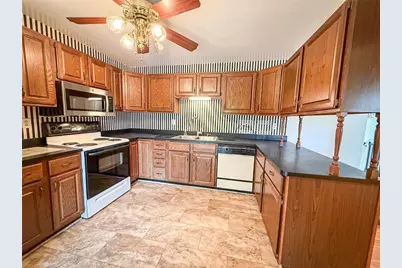 102 Lyn Dale Dr, Center Township, PA 16001 - Photo 6