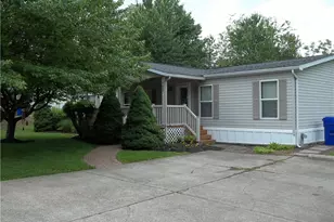 130 Marylynn Ln, Adams Township, PA 16059 - Photo 2