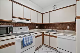 1987 Centurion Dr, Pittsburgh, PA 15221 - Photo 4