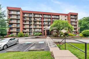 1987 Centurion Dr, Pittsburgh, PA 15221 - Photo 1