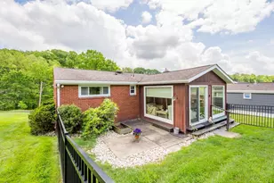 942 Scenery Dr, Elizabeth Twp/Boro, PA 15037 - Photo 2