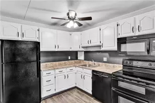 2401 Charlemagne Cir, Ross Twp, PA 15237 - Photo 8