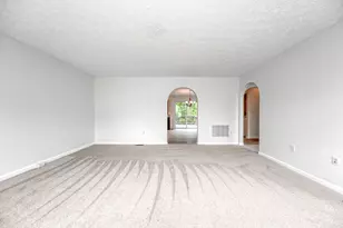 6468 Lindsey Ln, Murrysville, PA 15632 - Photo 4